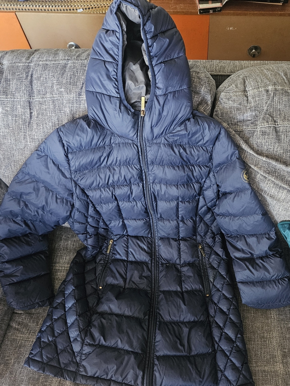 Navy Michael Kors Women's Packable Puffer Jacket. Large, 20ptp